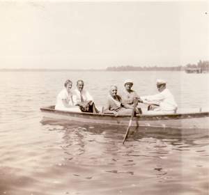 labeled Indian Lake 1933 Aug Visiting Fred and Tillie Aggie and Dick Grandma Witter Aunt Tillie Uncle Fred Picture 25
