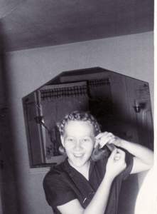 Sandy Curling Hair Picture 125