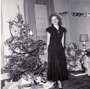 Sandy_and_ChristmasTree Picture 131