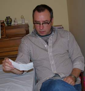 Dave reading Thankful note Picture 3