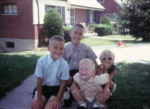 Ron Bill Tom Mary in Lilibet frontyard Picture 492