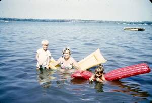 Tom Hilda and Ron Swimming Picture 568
