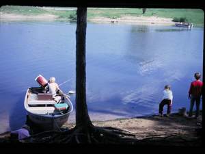 kids with boat Picture 377