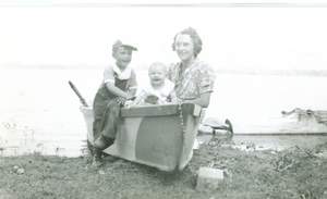022 Howard Joan Hilda labeled June1941 Indian Lake Picture 22