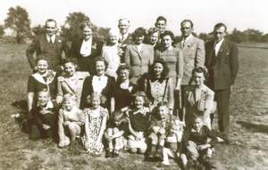 048 labeled Grandma and Grandpa Hopp 50th anniversary Grand and GreatGrandchildren Picture 48