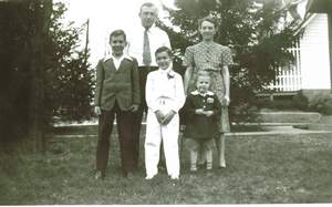 053 Howards First communion RoyHowardJoanHenryHilda Picture 53